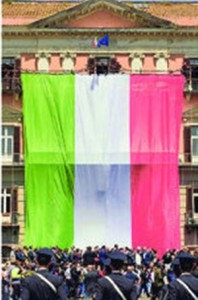 tricolore record sulla facciata prefettura Napoli